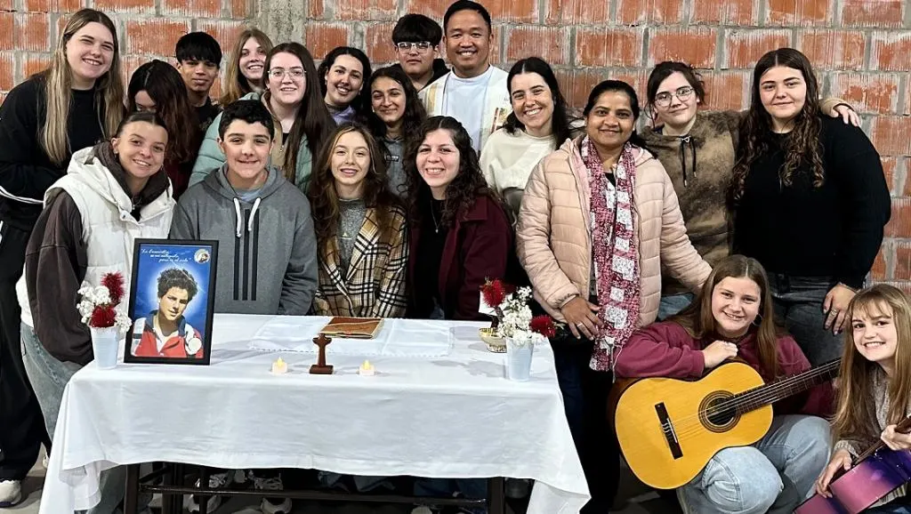 Grupo de jóvenes de la Parroquia San José de Crespo celebró el “Día de San Carlo Acutis”