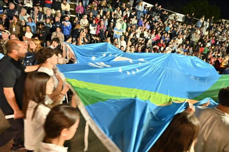 Gualeguaychú abrazó al mundo en la apertura del Mundial de Canotaje Maratón