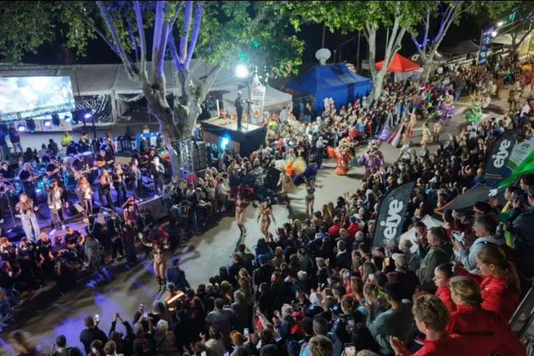 Gualeguaychú abrazó al mundo en la apertura histórica del Mundial de Canotaje Maratón