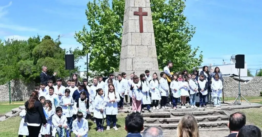 Gualeguaychú conmemoró sus 243 años de historia con un acto en la Plaza de los Antepasados