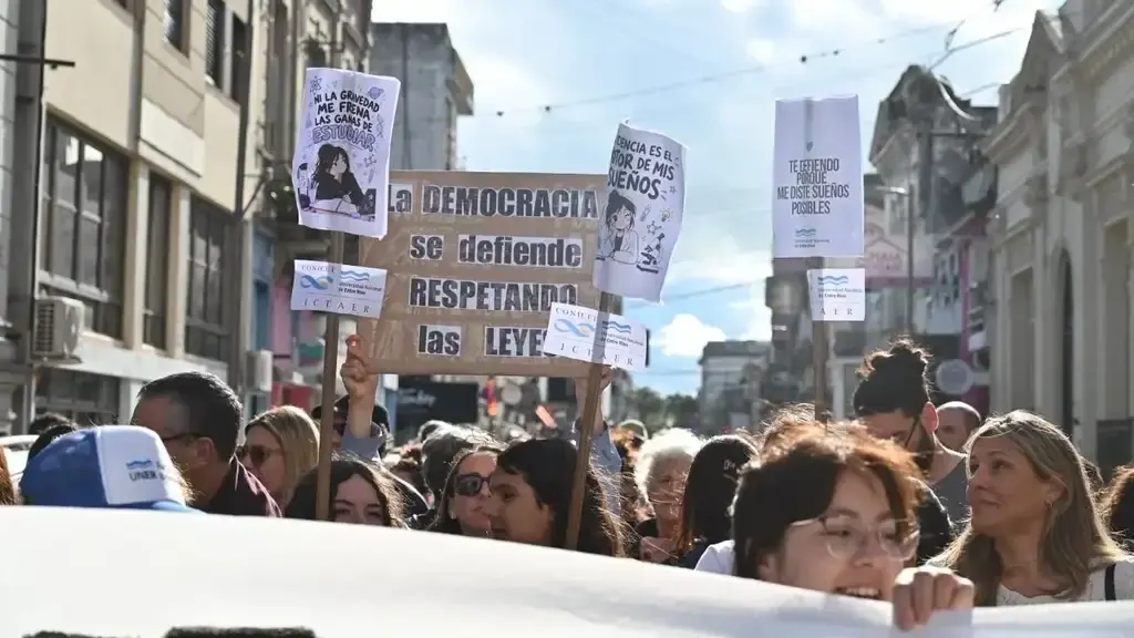 Gualeguaychú se movilizó para exigir al Gobierno que cumpla con la Ley de Financiamiento Universitario