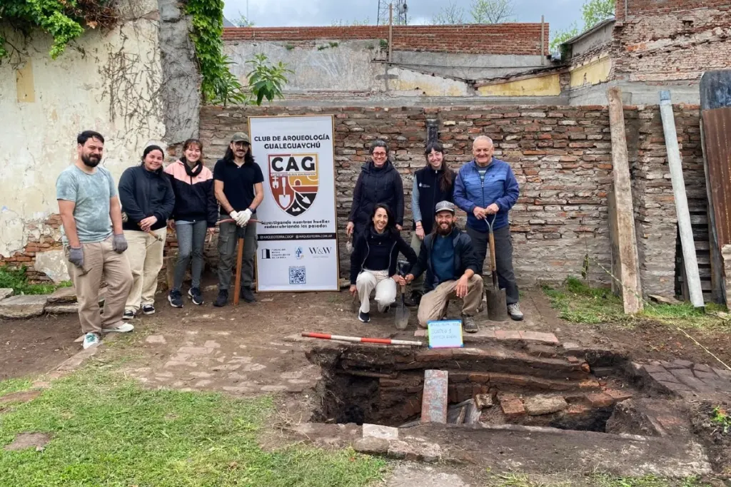 Hallan estructura subterránea en la casa natal de famoso escritor entrerriano y buscan reconstruir su historia