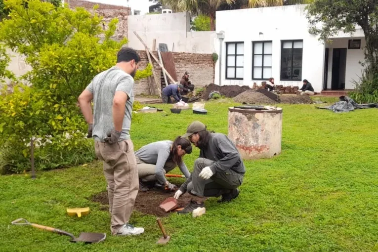 Hallaron construcciones subterráneas en la casa de un reconocido escritor entrerriano