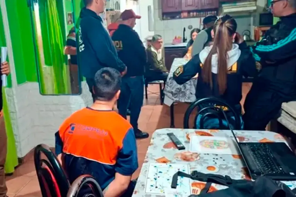 Hay 4 detenidos y 6800 dólares secuestrados por estafa a consorcio caminero