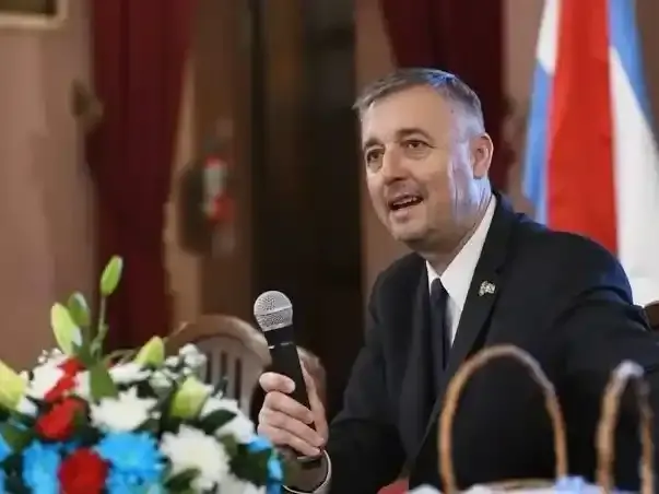 Hein pone el foco en gobernar con recursos escasos y dar respuestas sobre ética pública