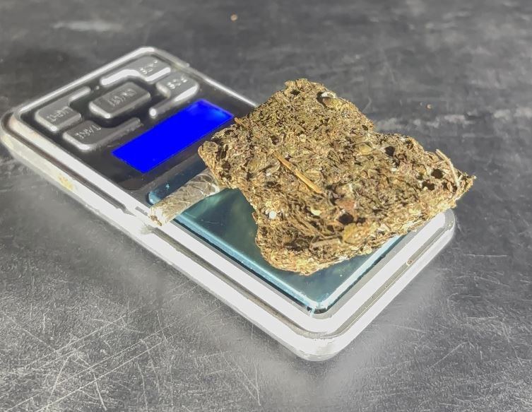 Hombre detenido tras ser interceptado con un trozo compacto de cocaína y marihuana