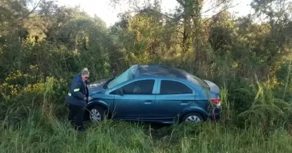 Hospitalizaron a un conductor tras un violento vuelco