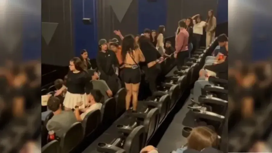 Hubo una pelea en un cine de Paraná y detuvieron a dos mujeres que usaron gas pimienta