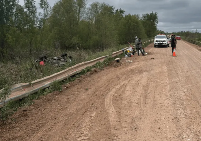 Iban a pescar a Paranacito, volcaron y un hombre fue hospitalizado