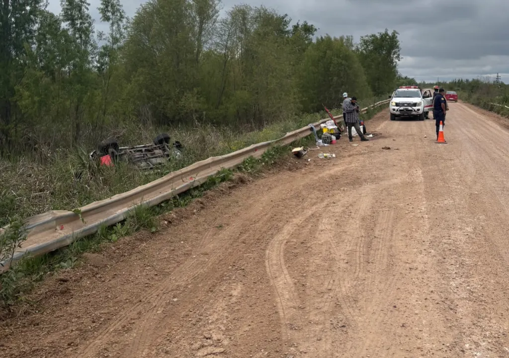 Iban a pescar a Paranacito, volcaron y un hombre fue hospitalizado