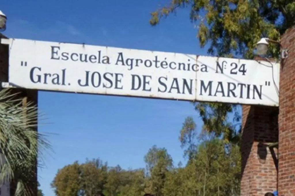 Imágenes con IA en una escuela: allanan tres domicilios