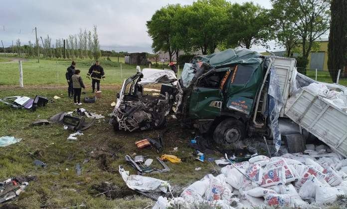 Impactante: así quedaron los vehículos tras el choque provocado por un caballo suelto en la ruta