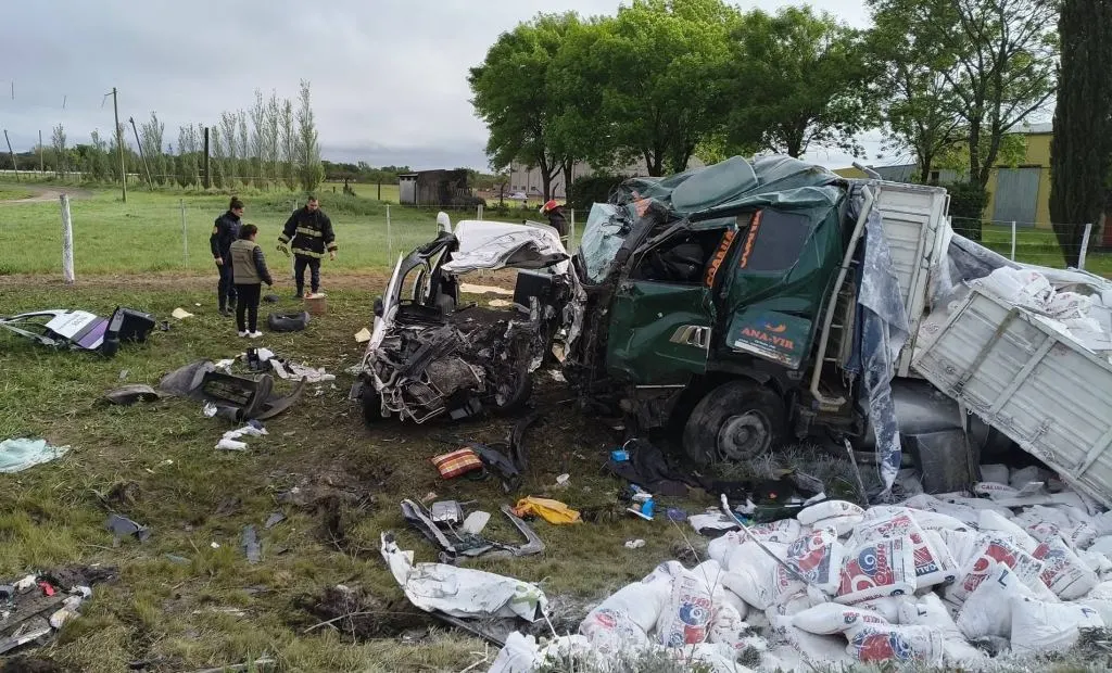 Impactante: así quedaron los vehículos tras el choque provocado por un caballo suelto en la ruta