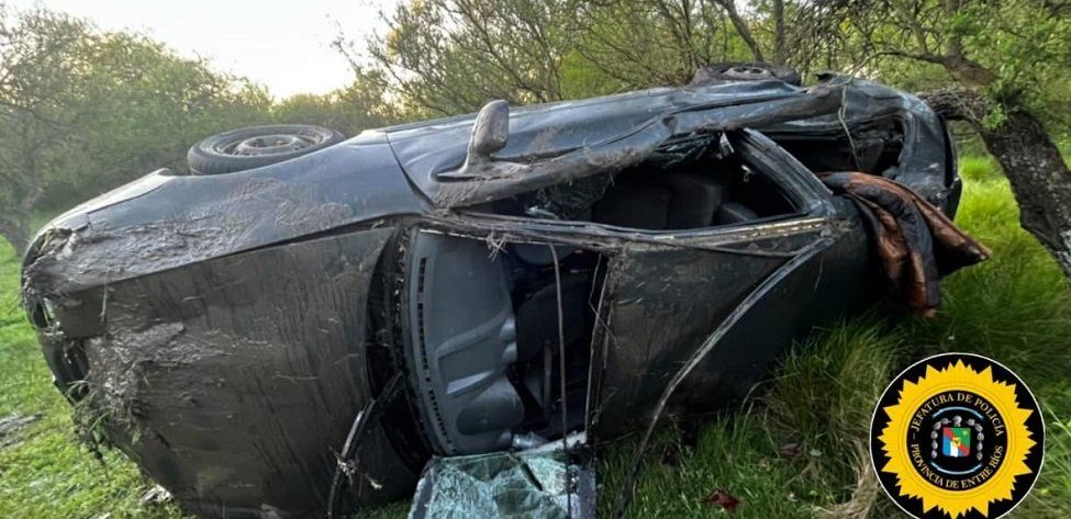Impresionante vuelco en cercanías al acceso de María Grande