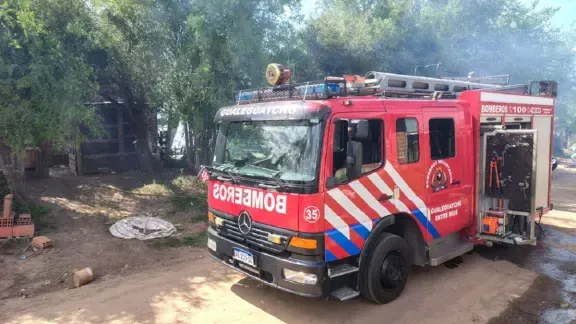 Incendio en la zona noreste: el fuego afectó tres viviendas