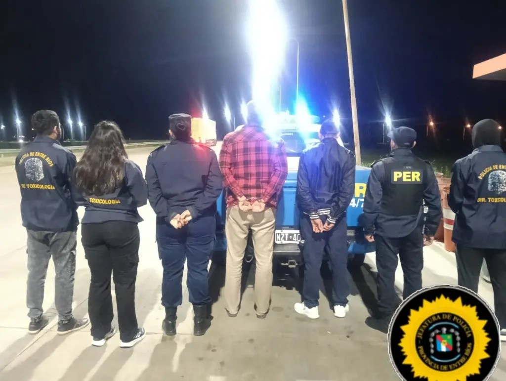 Ingresaban a Federación en un UBER de Concordia, descartaron cocaína por la ventanilla al advertir un control y terminaron presos.