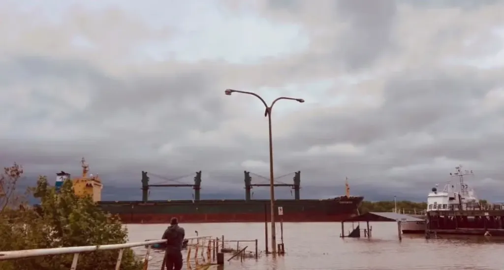 Intensa actividad portuaria: ingresó el buque "SANTAMARIA" al puerto de Concepción del Uruguay