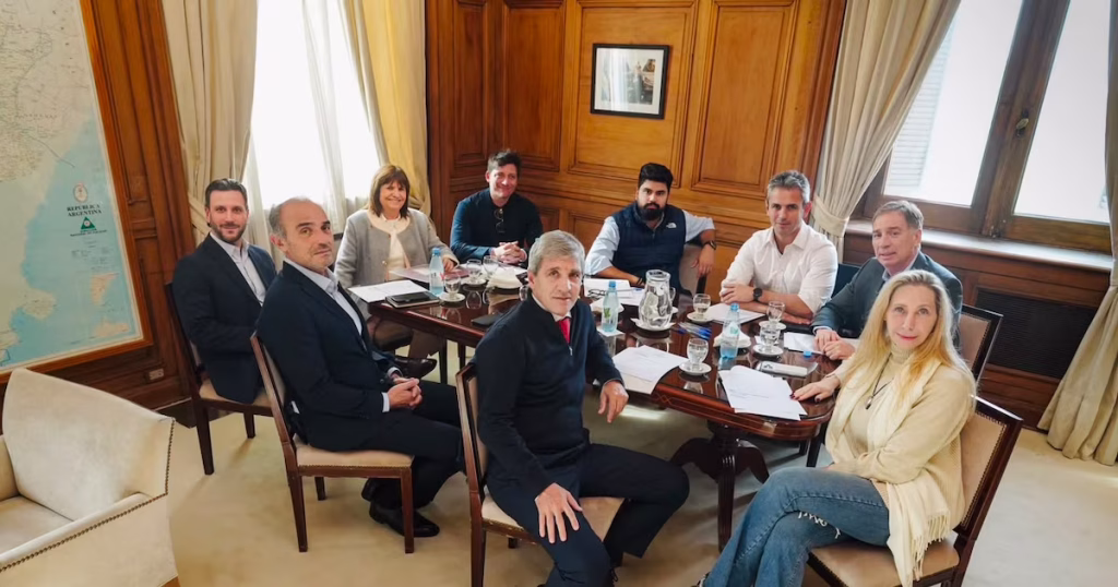 Internas y números rojos agitan el plan de Milei para 2027