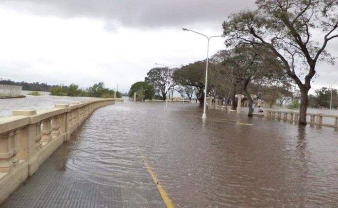 Inundaciones en Concordia: los bomberos explican a vecinos cómo actuar ante emergencias