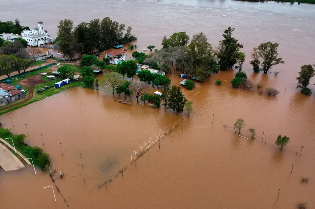 Inundaciones en Concordia: varias familias fueron evacuadas y parte de la ciudad está bajo agua