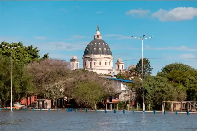 Inundaciones en Corrientes: el río Paraná avanza sobre viviendas y ya hay más de 220 personas desplazadas