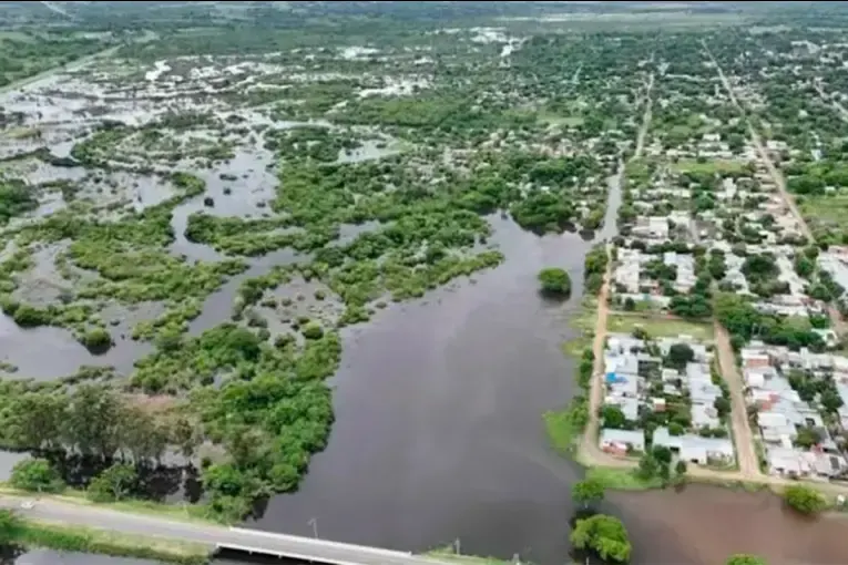 Inundaciones en el Litoral: el Paraná sigue creciendo y aumenta la cantidad de evacuados