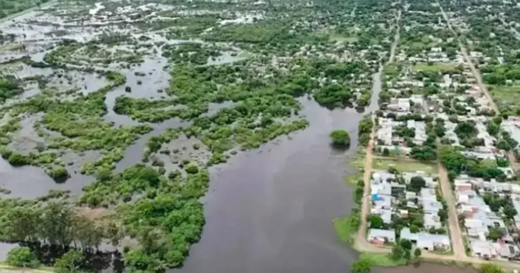 Inundaciones en el Litoral: el río Paraná crece y ya hay cientos de evacuados