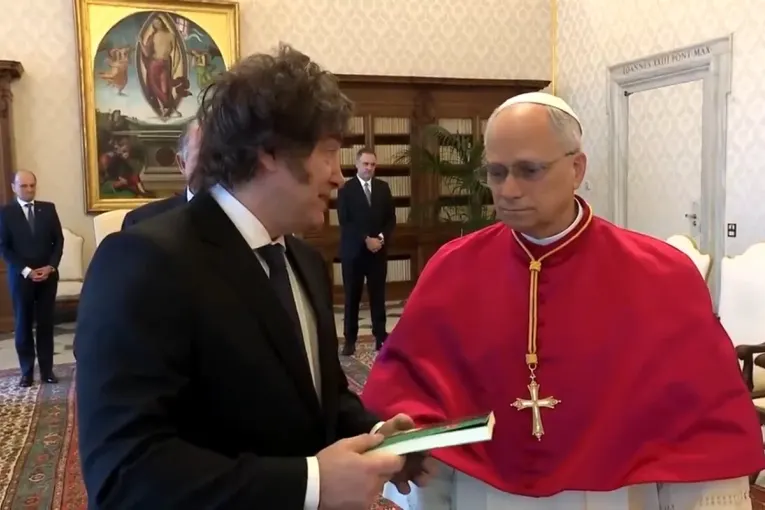 Javier Milei expresó el acompañamiento del país ante la próxima intervención quirúrgica del papa León XIV