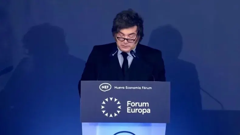 Javier Milei llamó «dictador impresentable» a Pedro Sánchez en Madrid: «Saquen a los socialistas a patadas»