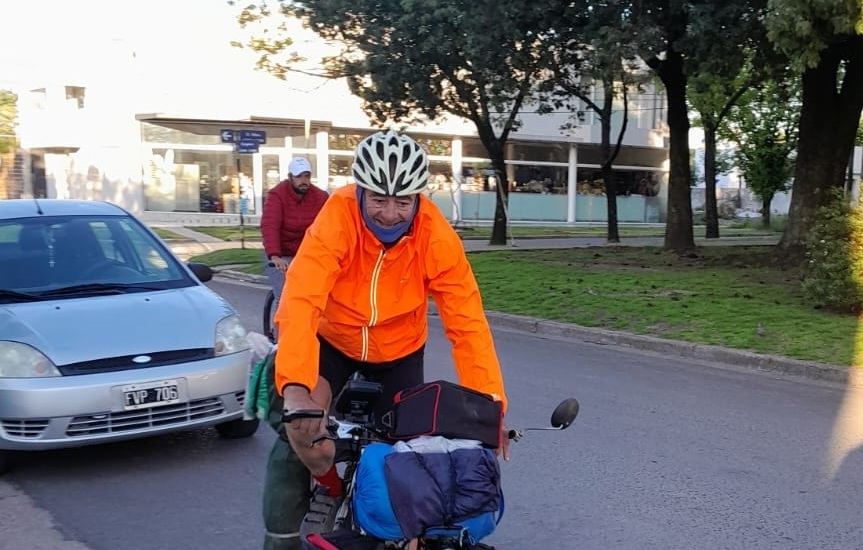 Jorge Soto inició desde Crespo su travesía por Entre Ríos: Recorrerá en bicicleta los 17 departamentos
