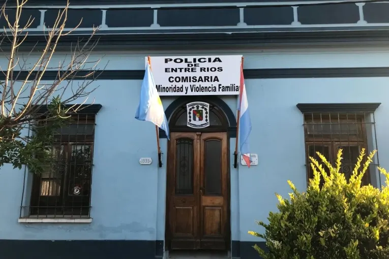 Joven aprehendida tras propinarle una bofetada a una funcionaria policial
