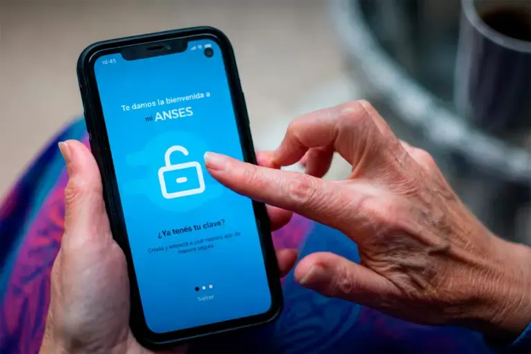 Jubilados pueden consultar cuánto les depositó ANSES desde el celular: paso a paso
