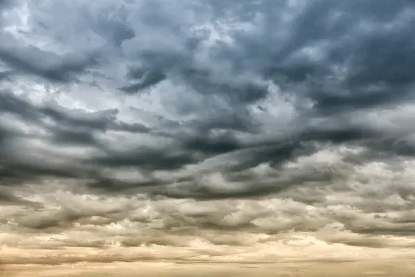 Jueves con cielo nublado sobre Concordia y la región y un servicio del tiempo dice que lloverá un poco y el otro nada.
