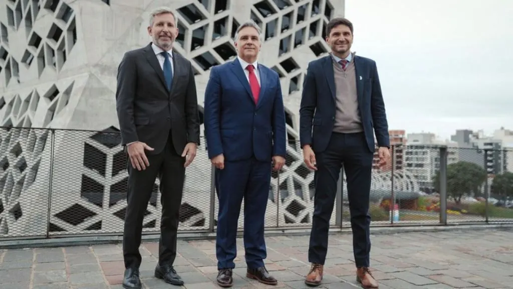 Juntos en la Región Centro, con diferencias ante Milei: el juego político de Frigerio, Pullaro y Llaryora