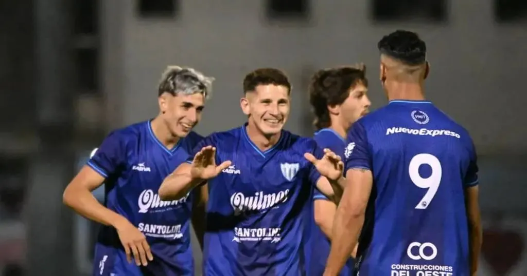 Juventud goleó a Don Bosco, superó la serie con holgura y se metió entre los ocho mejores de la región Litoral Sur