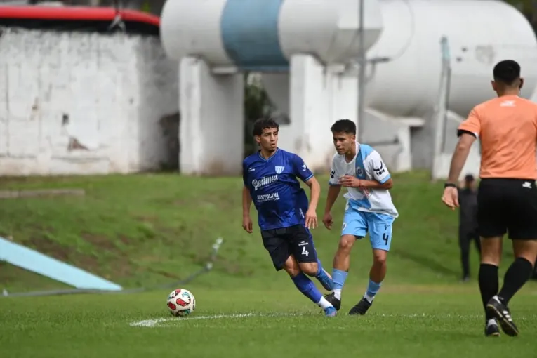 Juventud Unida pisó fuerte en Paraná y quedó bien perfilado para la revancha