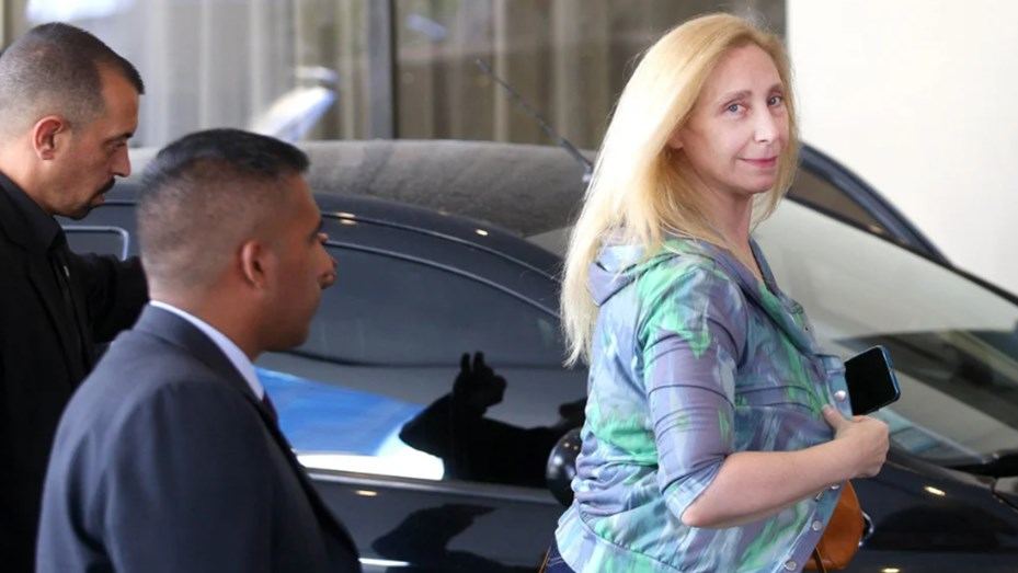 Karina Milei como mediadora de una mesa política que debate internamente y el rol de Javier Milei