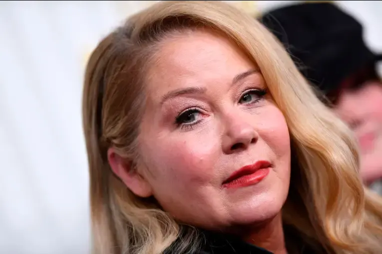La actriz Christina Applegate reveló que fue diagnosticada erróneamente con esclerosis múltiple durante cinco años