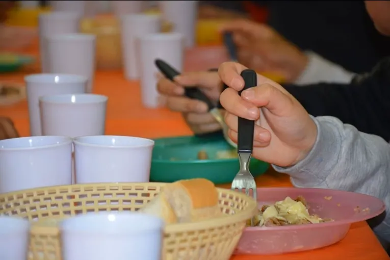 La alta demanda de asistencia alimentaria desborda la capacidad operativa de comedores y merenderos comunitarios