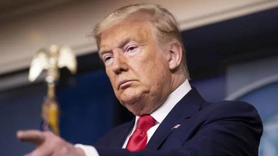 La aprobación de Trump cayó al 33% y alcanzó su nivel más bajo, según una encuesta