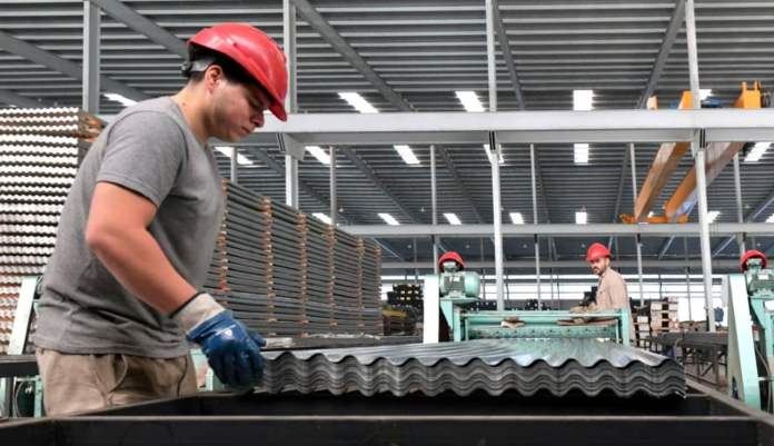 La capacidad instalada de la industria volvió a caer y se ubicó en 58,5%