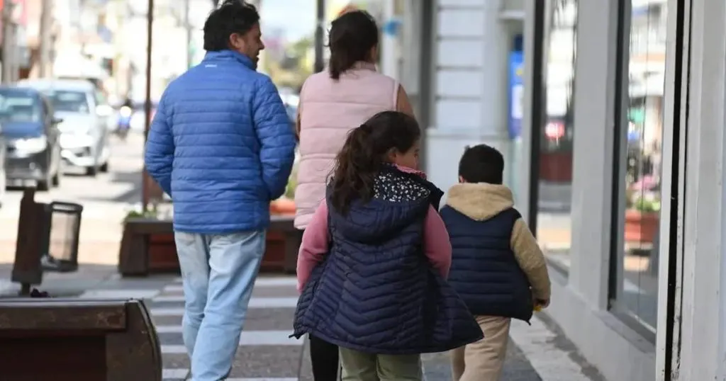 La ciudad arranca la semana con mañanas frías y mínimas de 8°