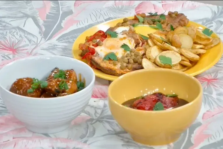 La Cocina del Once presentó costillas agridulces, bifes a la riojana y un postre de frutillas