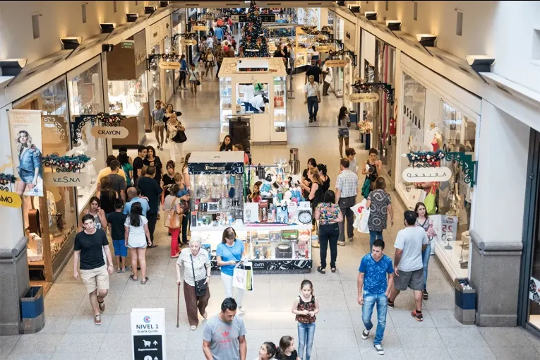 La confianza del consumidor volvió a subir, pero sigue por debajo de octubre de 2025