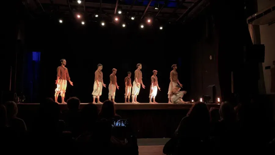“La consagración de la primavera”: ocho hombres, un rito y el derecho a vivir de la danza