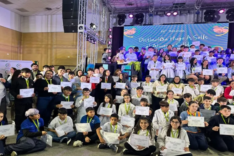 La Cooperativa Eléctrica de Concordia premió al alumno solidario 2026