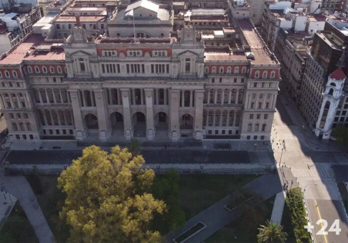 La Corte suspendió provisoriamente la derogación de la Ley de Tierras