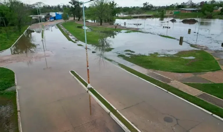 La crecida los ríos Paraná y Uruguay podría agravarse entre enero y abril