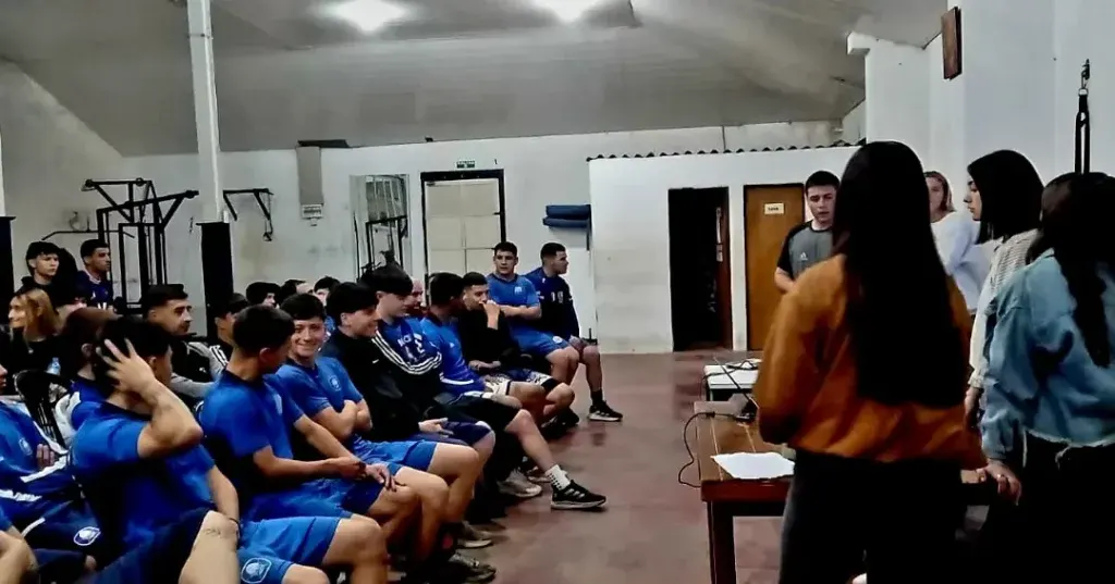 La Facultad de Ciencias Médicas llevó la nutrición deportiva al Club Parque Sur