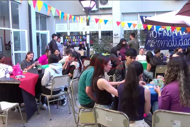 La Facultad de Trabajo Social de la UNER celebró sus 60 años con juegos y actividades recreativas
